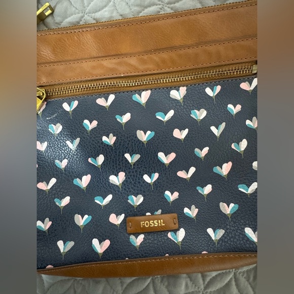 Fossil Crossbody Bag with Heart Pattern - Picture 4 of 6